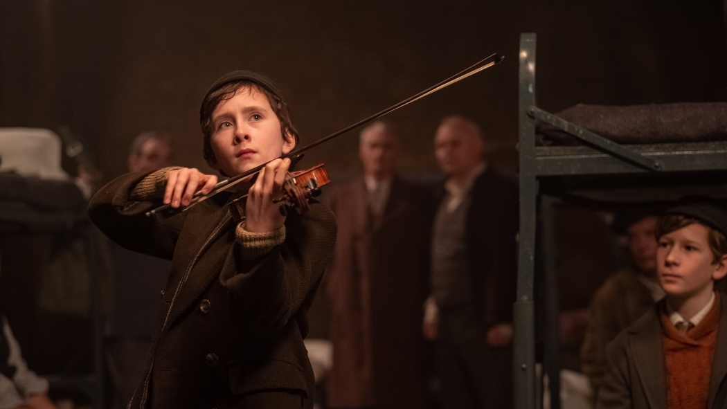 İsimlerin Şarkısı izle